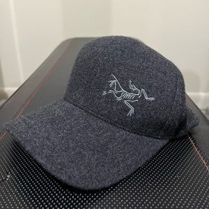 Arc’teryx Grey wool hat. Like New